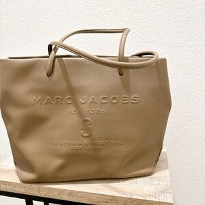 Marc Jacobs Logo Embossed Saffiano Leather
Large Tote